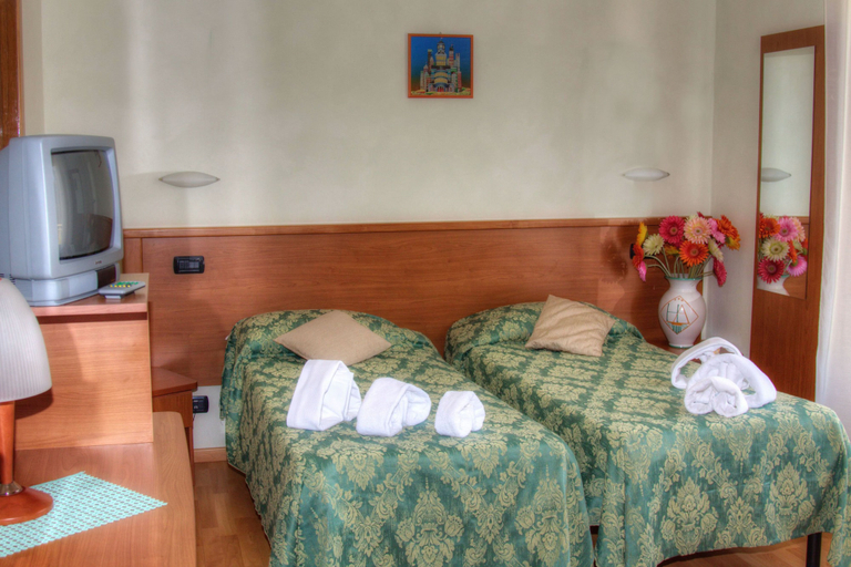 Bedroom 3, Hotel Ave, Siena