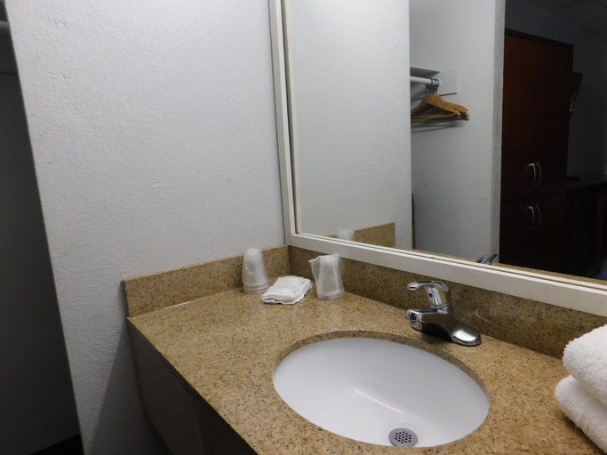 Bathroom 3, Park View Inn, Guilford