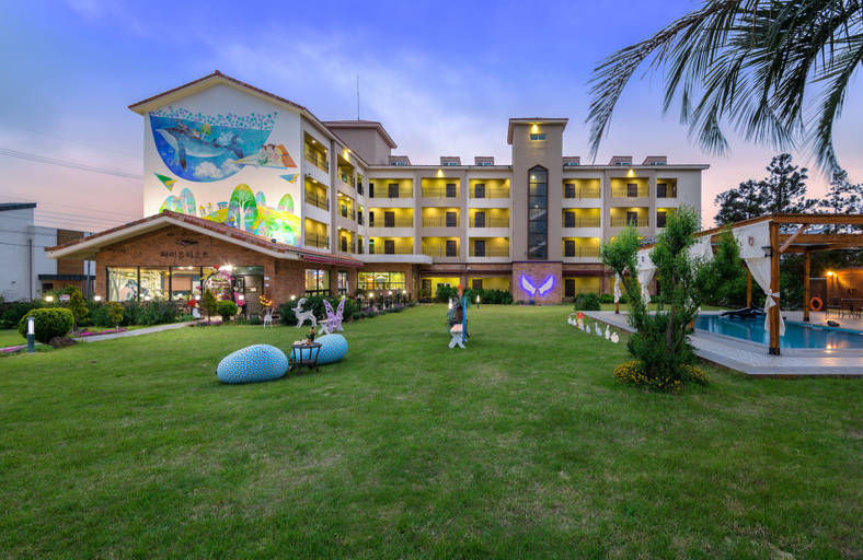 Exterior & Views 2, Famille Spa Resort, Seogwipo