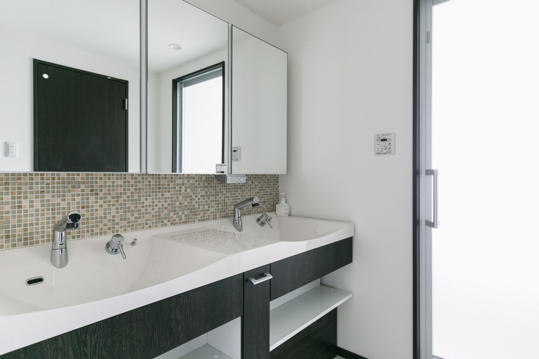 Bathroom 4, Hideout Okinawa Uruma, Uruma