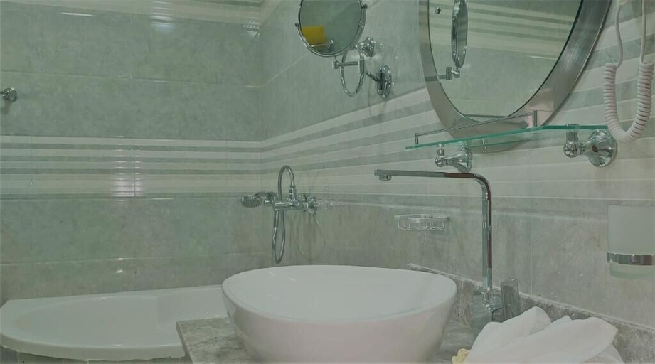 Bathroom 4, Mountain View Hotel