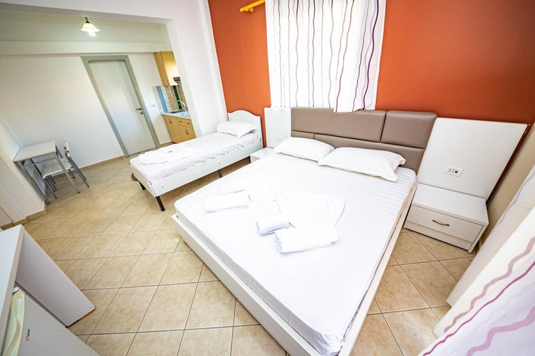 Bedroom 3, Ideal Aparthotel, Sarandës