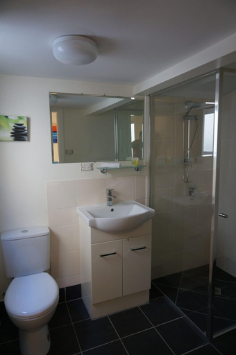Bathroom 3, The Cliff House, Brisbane
