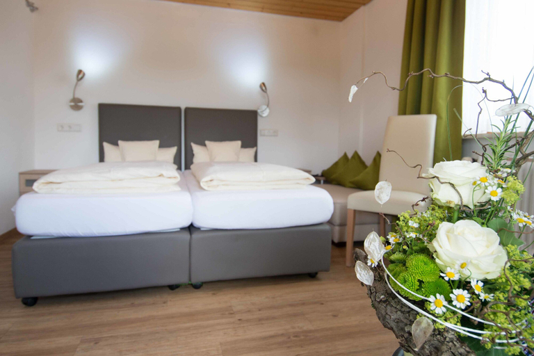 Bedroom 4, Wellnesshotel Sonnenhof & Sonnhalde, Waldshut