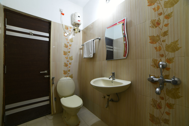 Bathroom 4, Hitech Shilparamam Guest House, Hyderabad