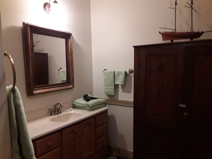 Bathroom 3, Emma's Bed and Breakfast, Clark