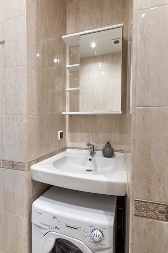 Bathroom 2, Tricolor Apartments, North-Eastern