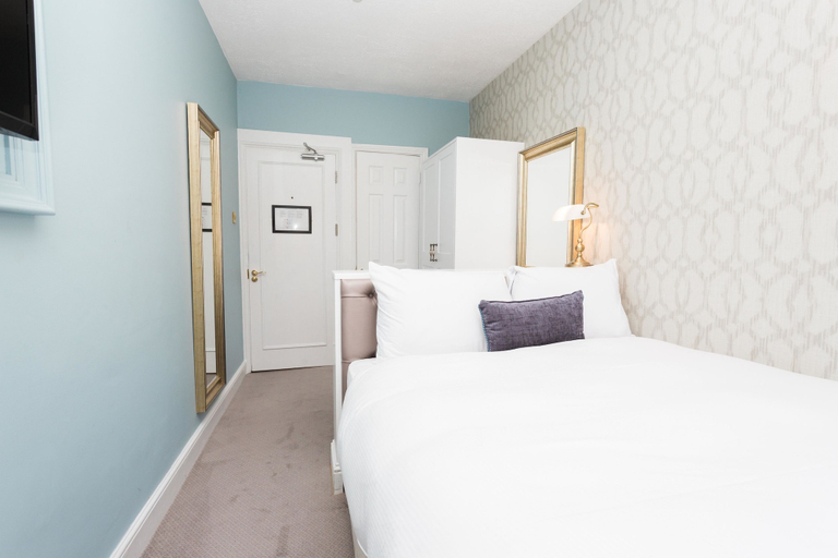 Bedroom 3, Stauntons on the Green, Dublin