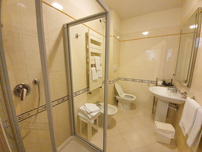 Bathroom 3, Residence Dell'Angelo, Imperia
