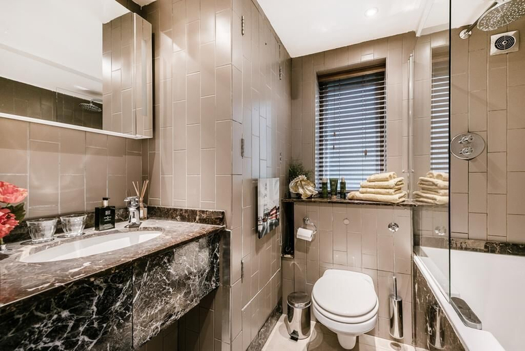 Bathroom 3, My Lady, London