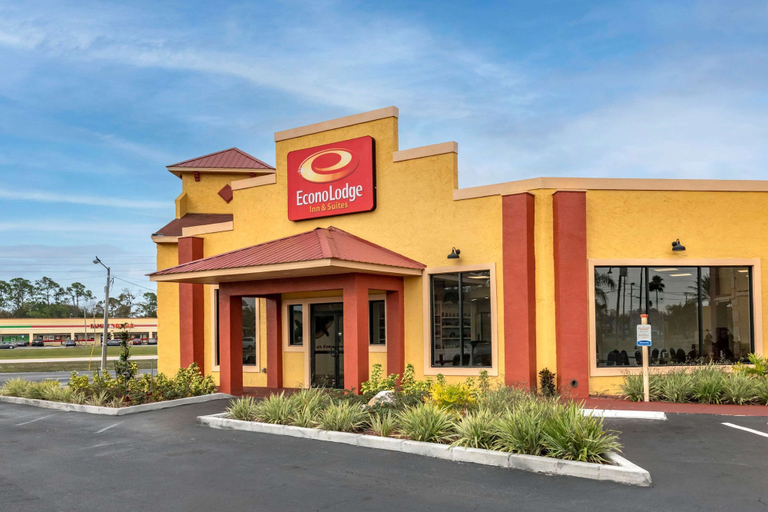 Exterior & Views 5, Econo Lodge Inn & Suites Maingate Central, Osceola