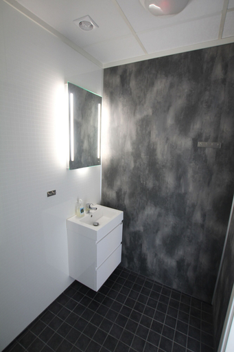 Bathroom 2, Myre Overnatting, Øksnes