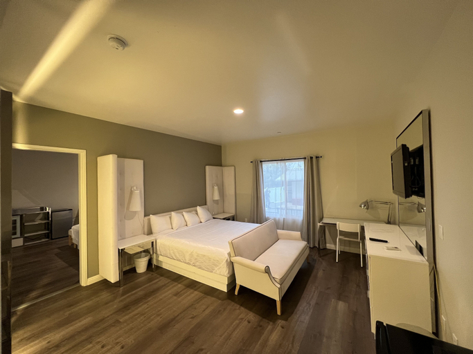 Bedroom 2, Aspire Inn & Suites Orange, Orange