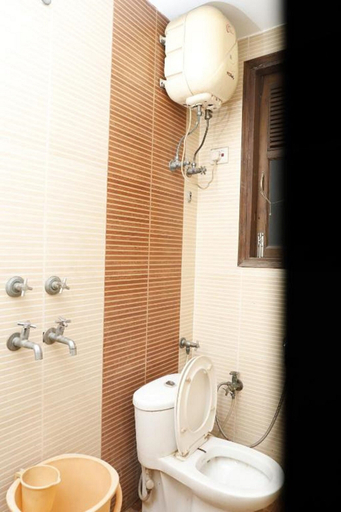 Bathroom 5, Hotel Maharani Delhi, Delhi