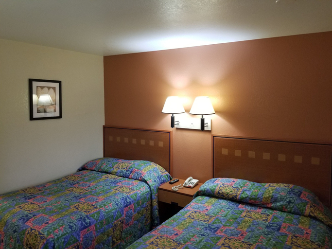 Bedroom 4, Americas Best Inn Macon, Bibb