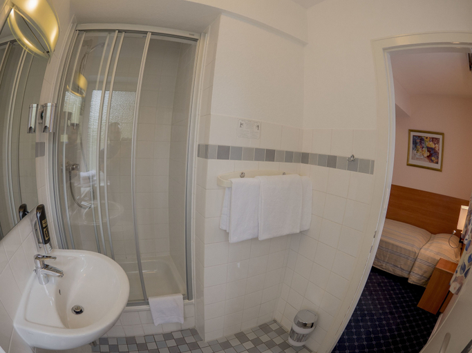 Bathroom 3, Elbbrücken Hotel, Hamburg