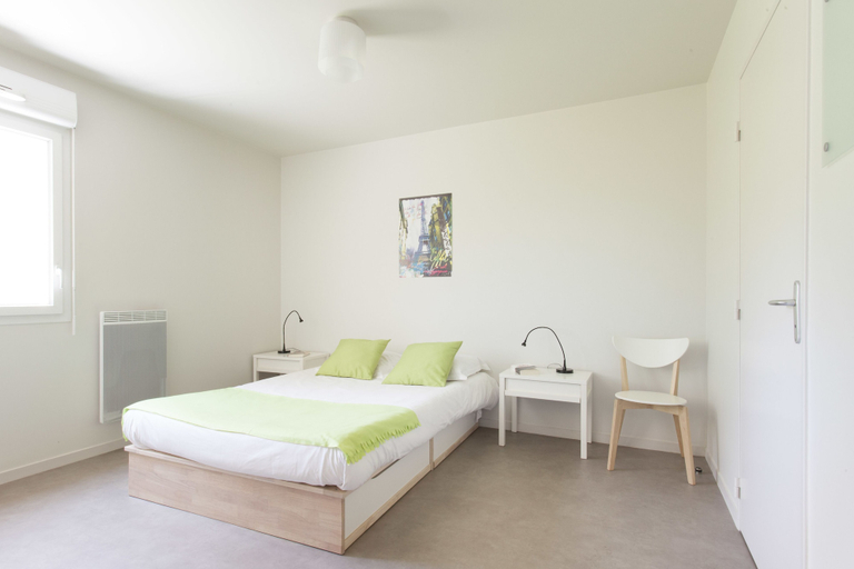 Bedroom 5, L'Aéronat, Yvelines