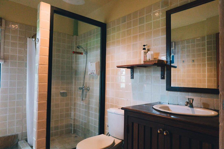 Bathroom 3, Saplaisuan Resort, U Thong