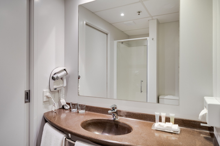 Bathroom 3, ibis Rotorua, Rotorua