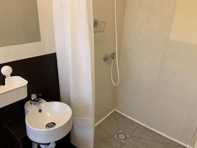 Bathroom 2, Veni Apartments, Graz