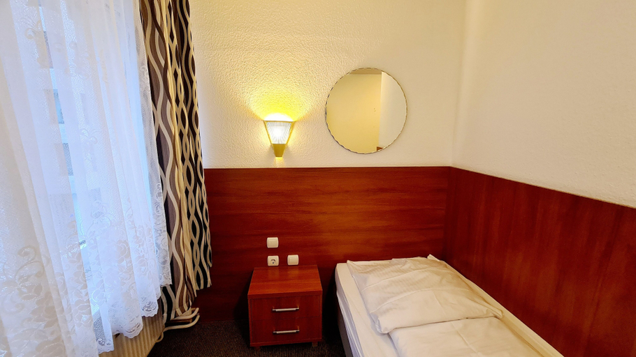 Bedroom 3, Hotel Zentrum Hannover, Region Hannover