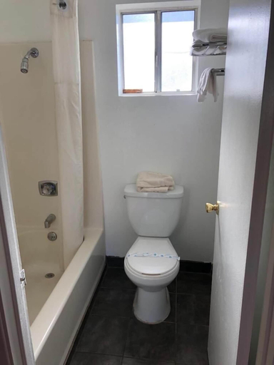 Bathroom 3, Kelseyville Motel, Lake