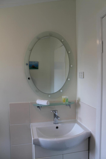 Bathroom 3, The Cliff House, Brisbane