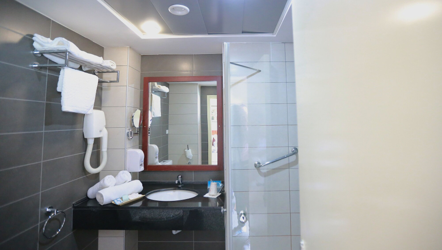 Bathroom 3, Royal Court Hotel, Ramallah and Al-Bireh