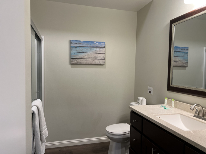 Bathroom 3, Aspire Inn & Suites Orange, Orange