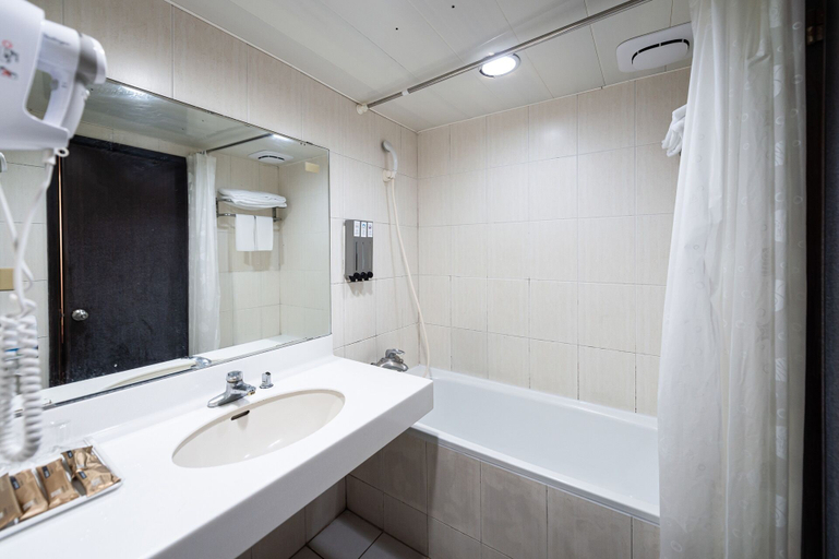 Bathroom 3, Peach Hotel, Hsinchu City