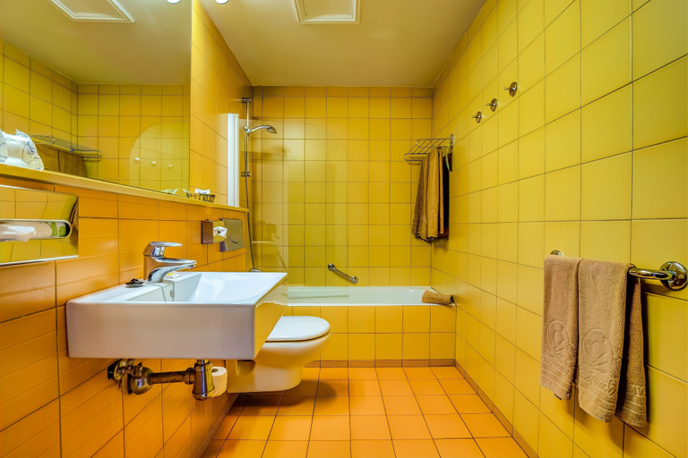 Bathroom 5, SBH Taro Beach Hotel, Las Palmas