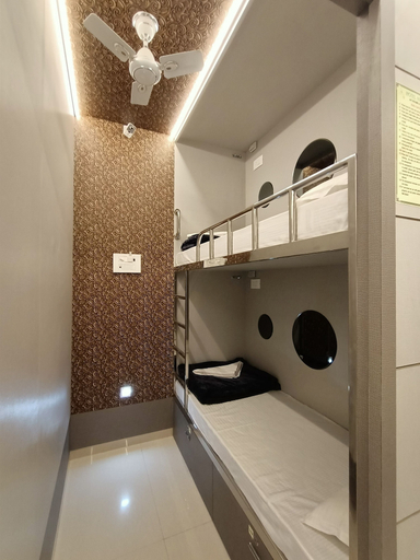 Bathroom 4, Hotel Nice Stay, Mumbai Suburban
