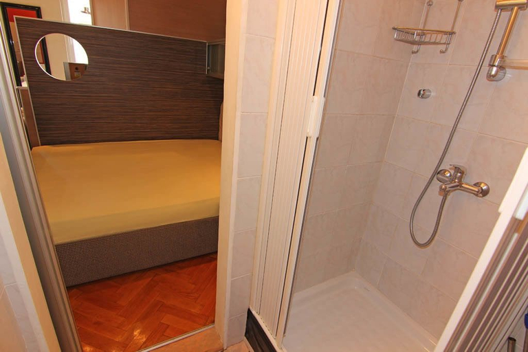 Bathroom 4, Apartments Main Street, Belgrade
