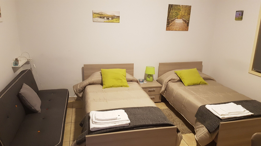 Bedroom 4, Etna Parking, Catania