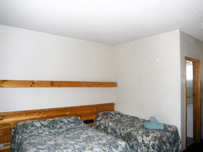Bedroom 5, Cooma Country Club Motor Inn, Cooma-Monaro