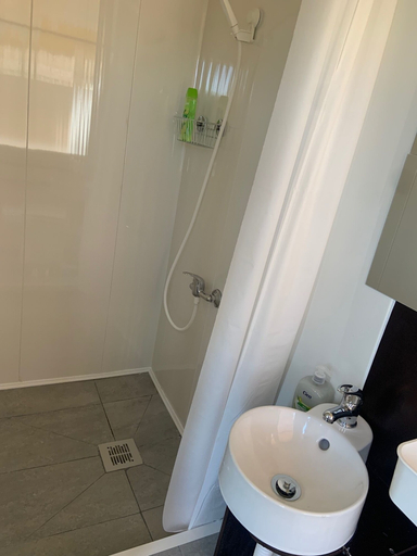 Bathroom 2, Veni Apartments, Graz