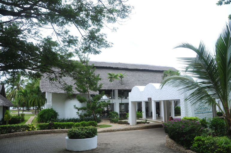 Exterior & Views 2, Jacaranda Indian Ocean Beach Resort, Msambweni