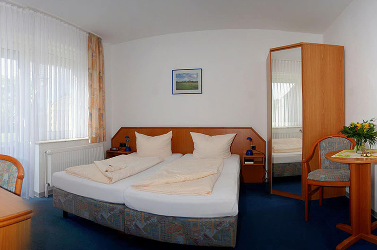 Bedroom 2, Hotel Zum Wikinger, Aurich