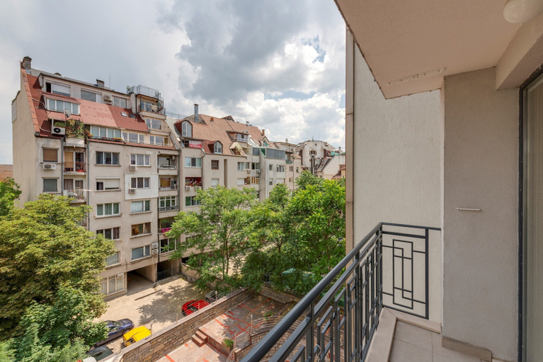 Others 5, Bright and Newly Refurbished Apartment Near Center, Stolichna
