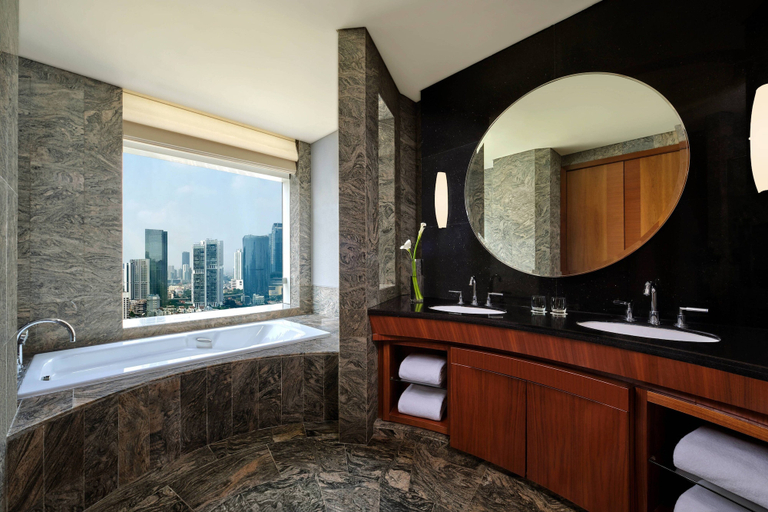 bathroom 14