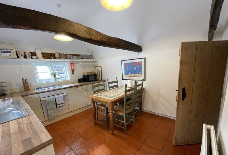 Others 5, Bere Cottage, Kent