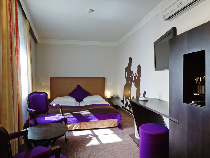 Bedroom 3, Hotel Der Salzburger Hof, Salzburg
