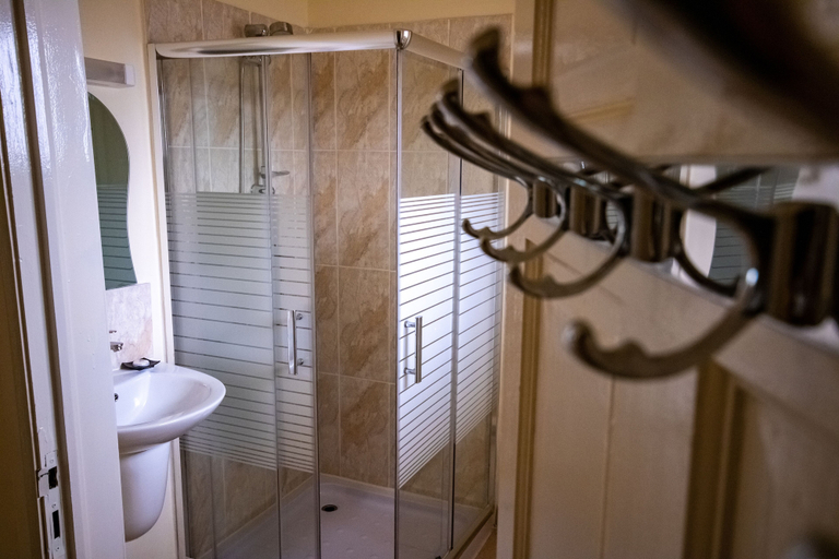 Bathroom 4, Kololi Beach Resort, Kombo Saint Mary
