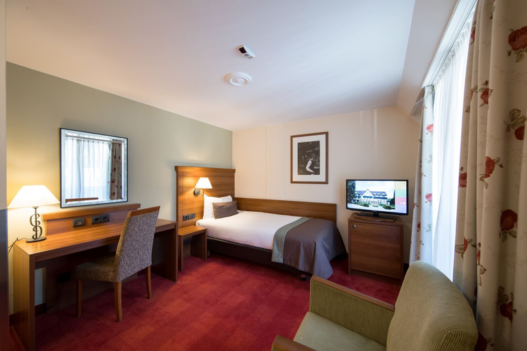 Bedroom 3, Hotel De Bilderberg, Renkum