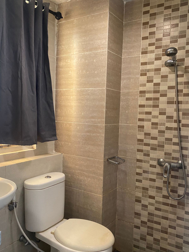 Bathroom 4, The Harvest Room by Student Castle Apartment, Sleman