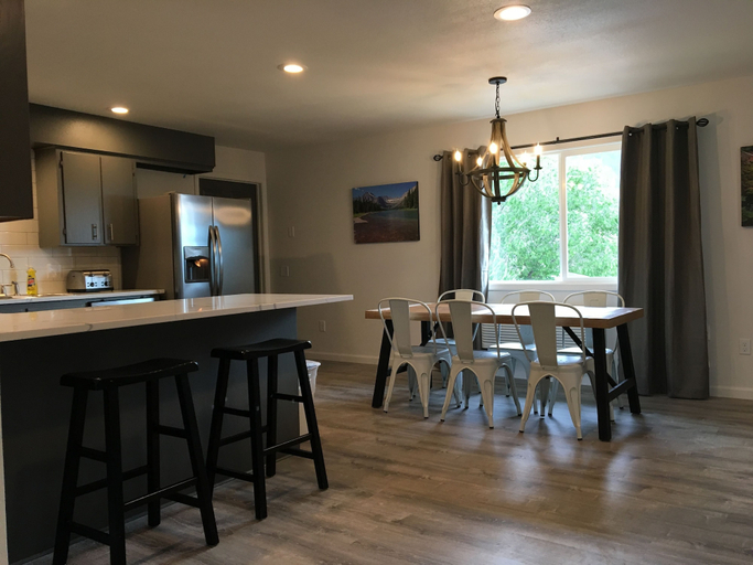 Others 5, Glacier Basecamp Lodge, Flathead
