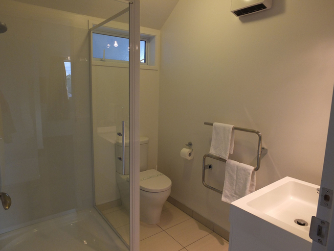 Bathroom 4, 101 Stars Motel, Christchurch