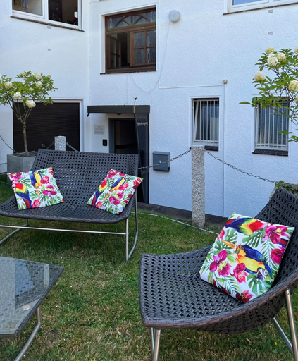 Exterior & Views 8