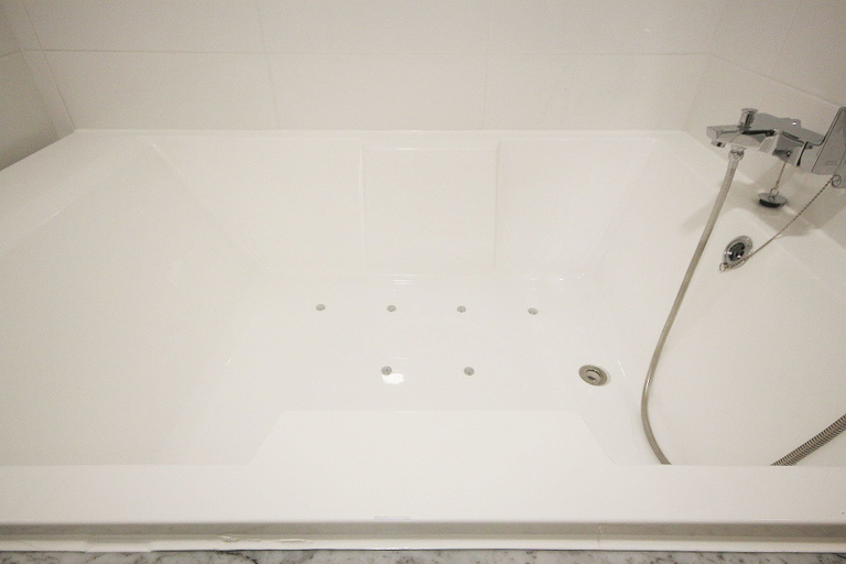 Bathroom 3, Legend Motel, Geoje