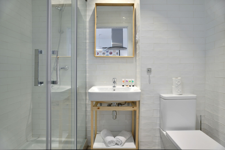 Bathroom 2, NQN Aparts & Suites Madrid, Madrid